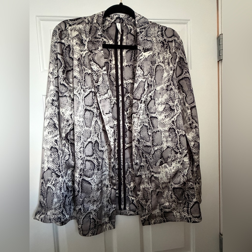 Snake Print Blazer - Picture 2 of 5